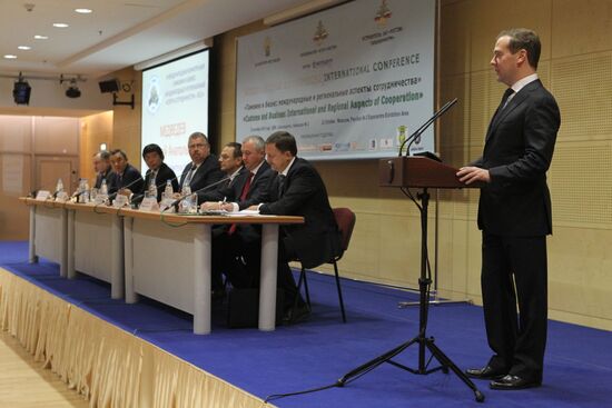 Dmitry Medvedev meets with Federal Customs Service officials