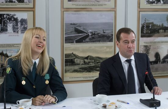 Dmitry Medvedev meets with Federal Customs Service officials