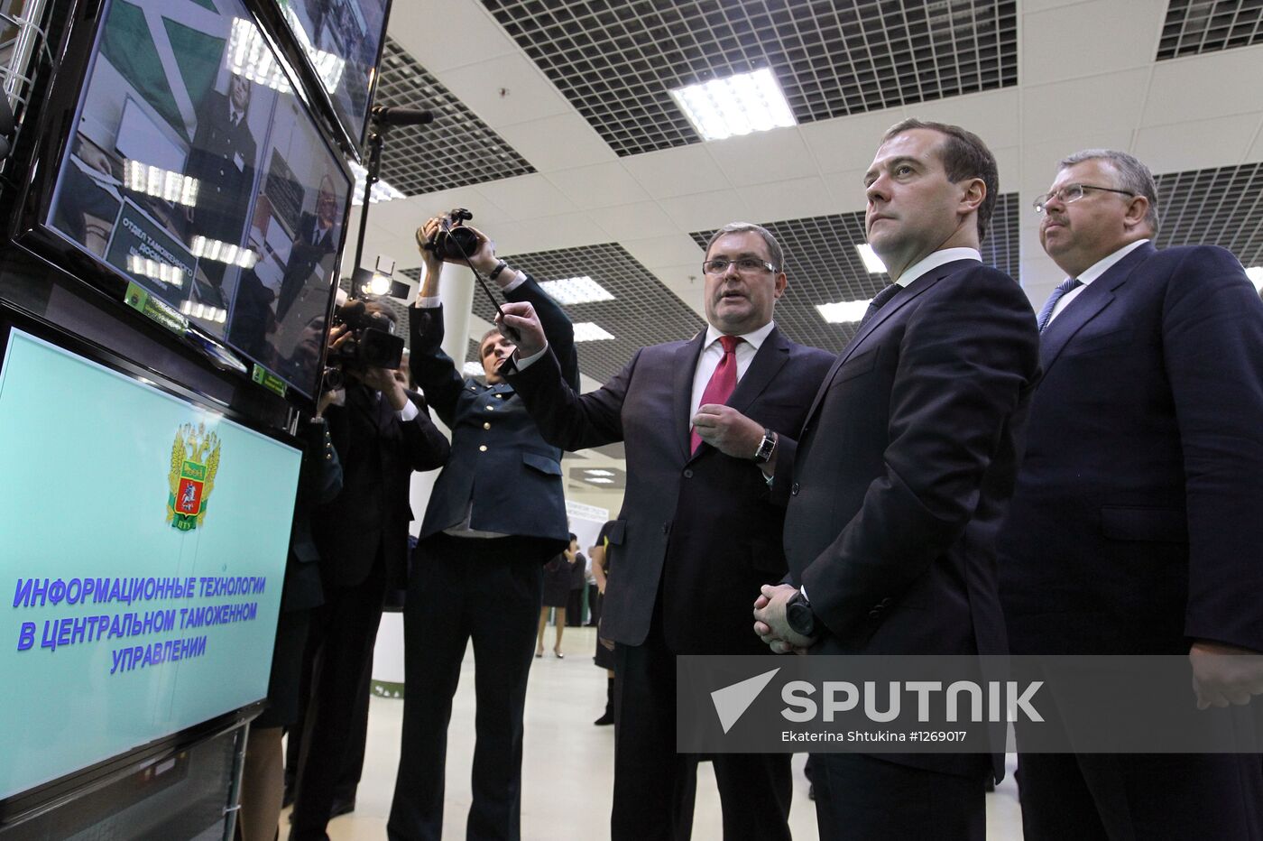 Dmitry Medvedev meets with Federal Customs Service officials