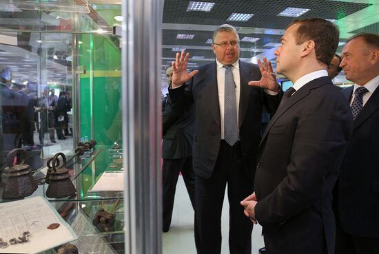 Dmitry Medvedev meets with Federal Customs Service officials