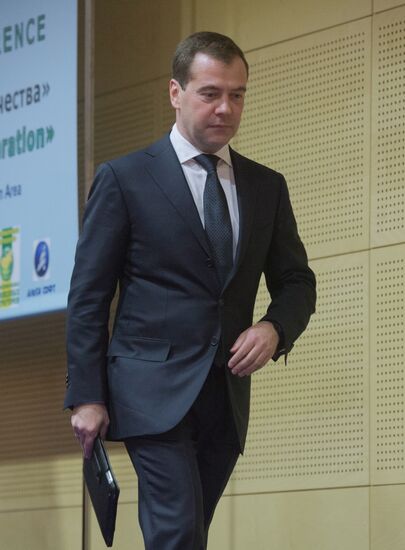 Dmitry Medvedev meets with Federal Customs Service officials