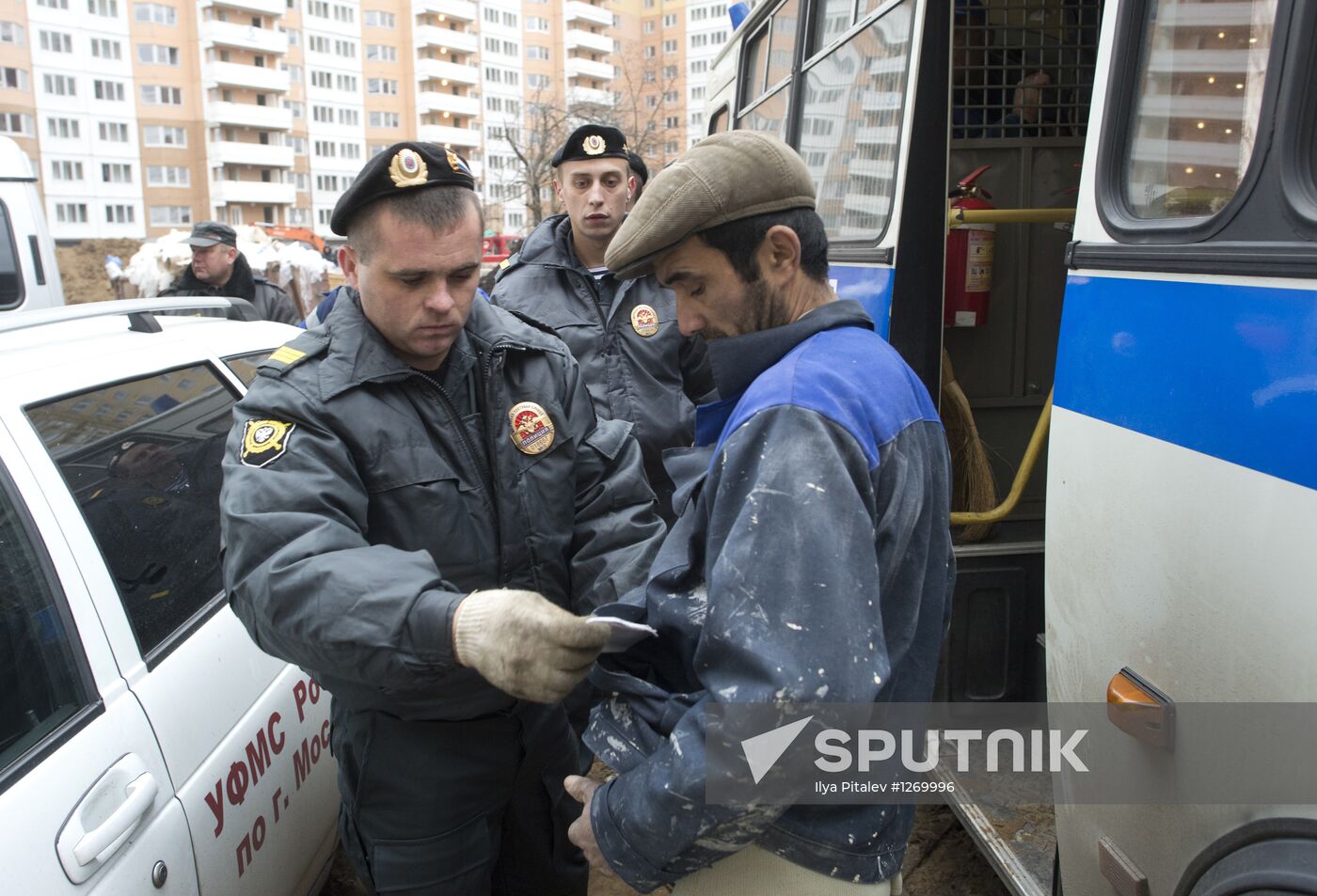 Raid by FMS to identify illegal migrants in Moscow