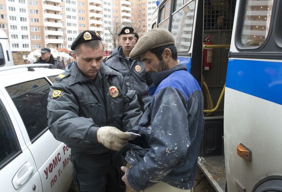 Raid by FMS to identify illegal migrants in Moscow