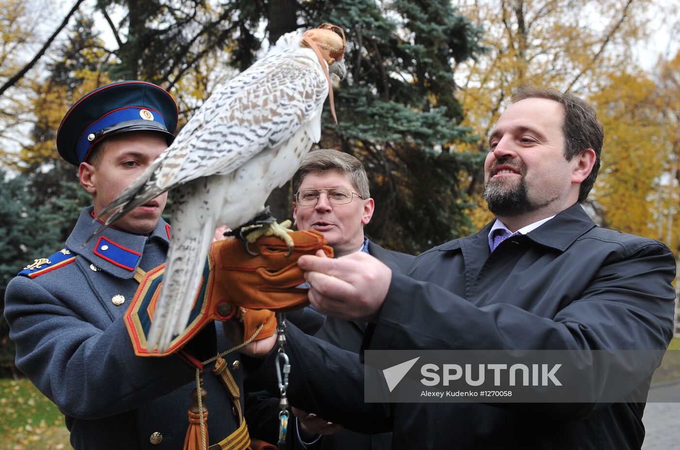Transfer of falcons to commandant's service in Moscow Kremlin