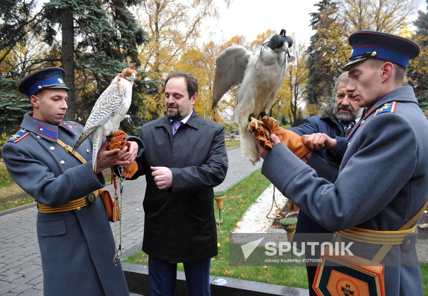 Transfer of falcons to commandant's service in Moscow Kremlin