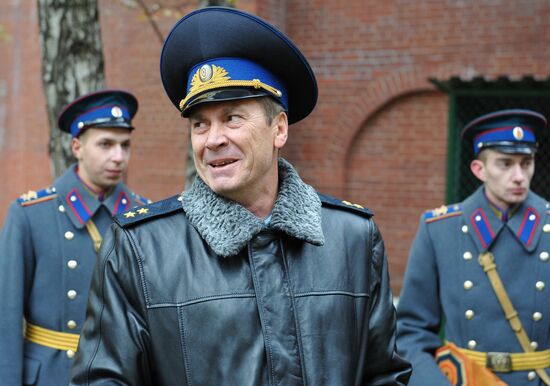 Transfer of falcons to commandant's service in Moscow Kremlin