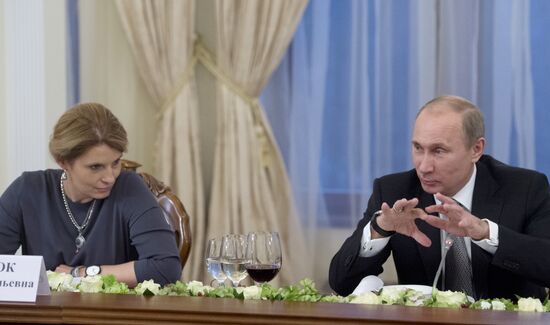 Vladimir Putin meets with Valdai Discussion Club experts