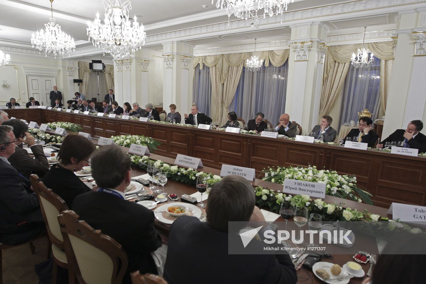 Vladimir Putin meets with Valdai Discussion Club experts