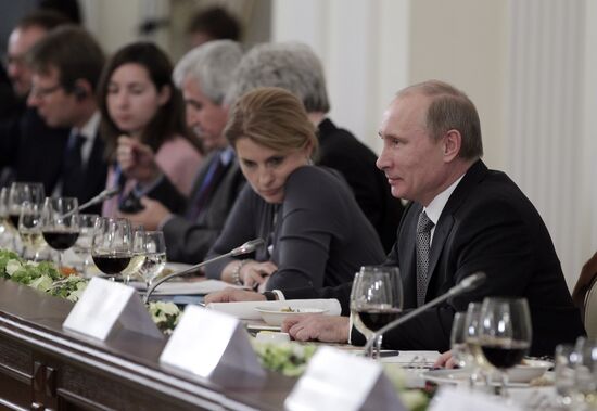 Vladimir Putin meets with Valdai Discussion Club experts