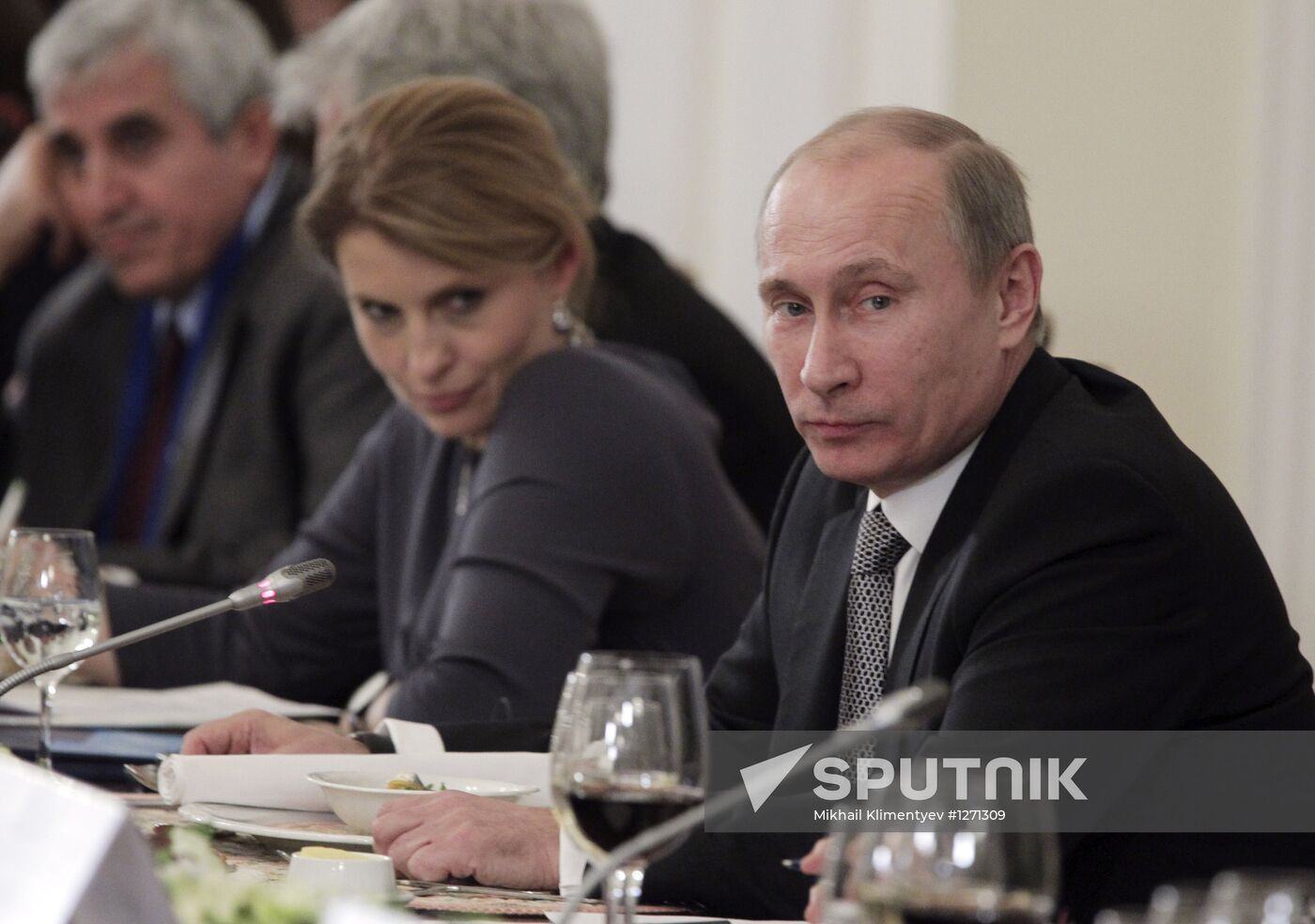 Vladimir Putin meets with Valdai Discussion Club experts