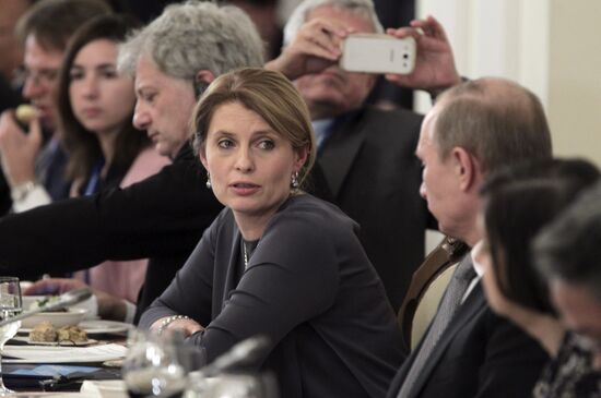 Vladimir Putin meets with Valdai Discussion Club experts