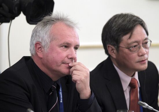 Vladimir Putin meets with Valdai Discussion Club experts