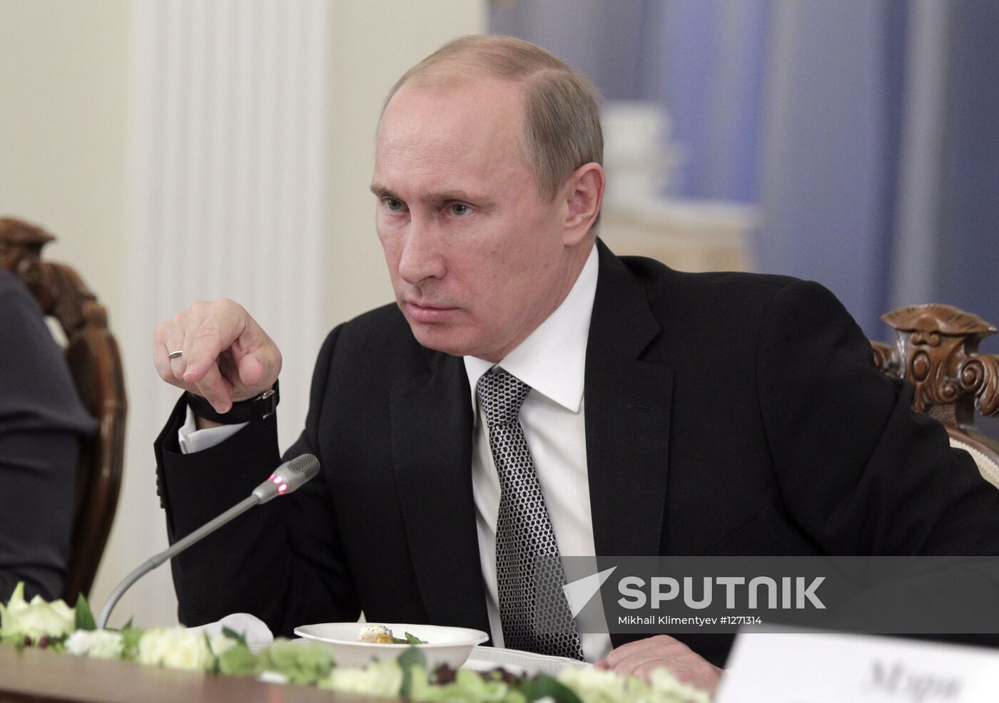 Vladimir Putin meets with Valdai Discussion Club experts