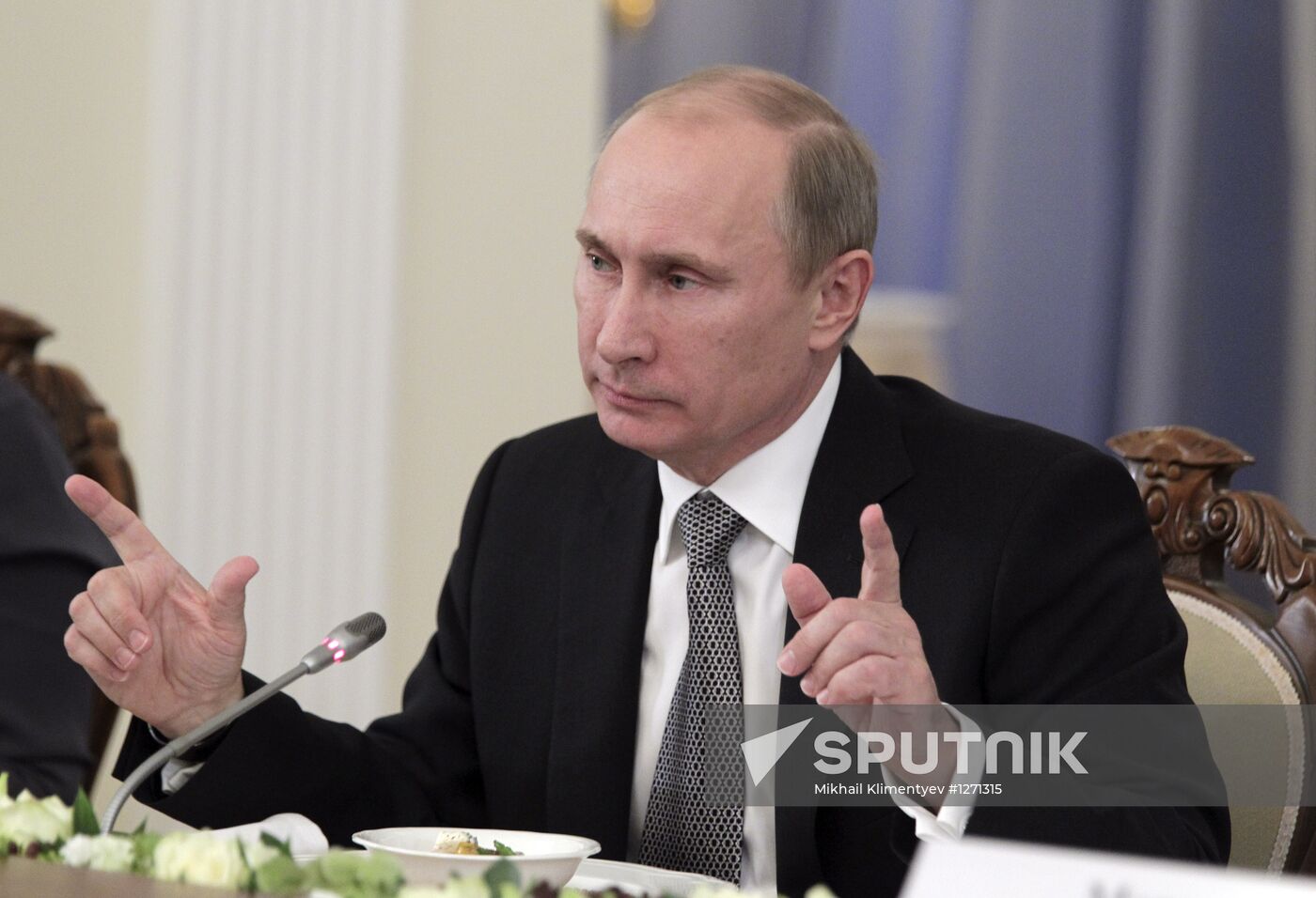 Vladimir Putin meets with Valdai Discussion Club experts