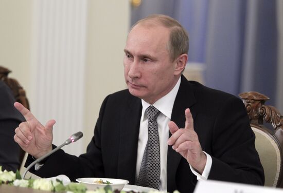 Vladimir Putin meets with Valdai Discussion Club experts