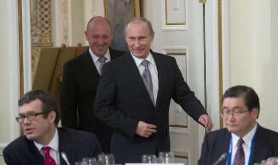 Vladimir Putin meets with Valdai Discussion Club experts