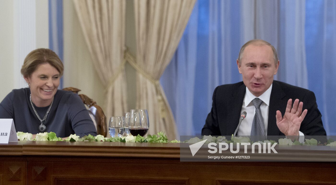 Vladimir Putin meets with Valdai Discussion Club experts