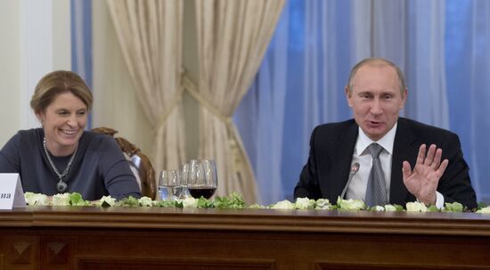 Vladimir Putin meets with Valdai Discussion Club experts