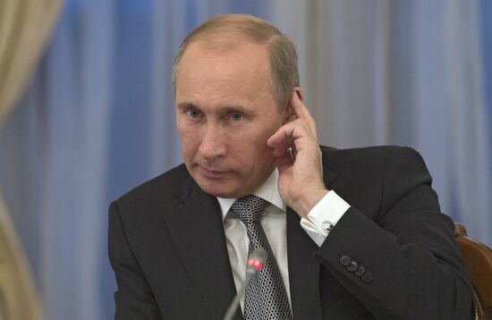 Vladimir Putin meets with Valdai Discussion Club experts