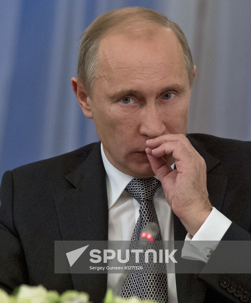 Vladimir Putin meets with Valdai Discussion Club experts