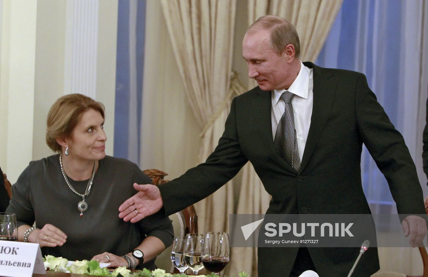 Vladimir Putin meets with Valdai Discussion Club experts