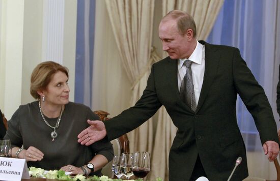 Vladimir Putin meets with Valdai Discussion Club experts