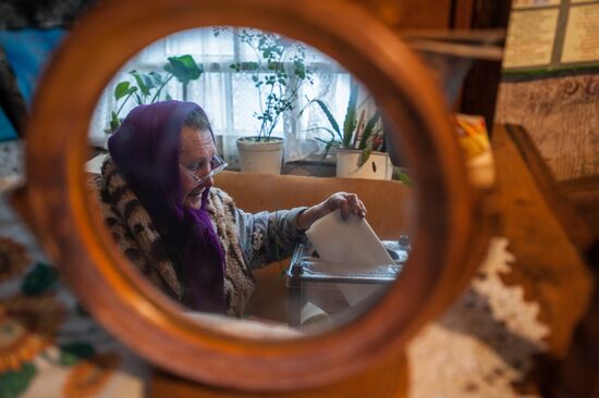Ukraine votes in parliamentary elections