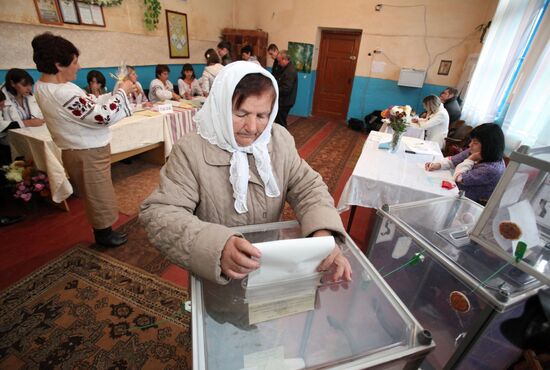Ukraine votes in parliamentary elections