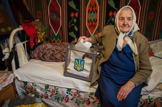 Ukraine votes in parliamentary elections