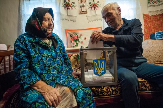 Ukraine votes in parliamentary elections