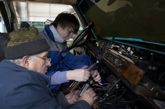 Manufacture of limousines at AMO ZiL factory