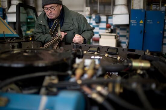 Manufacture of limousines at AMO ZiL factory