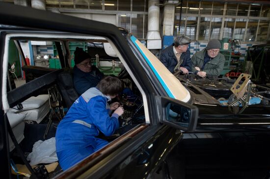 Manufacture of limousines at AMO ZiL factory