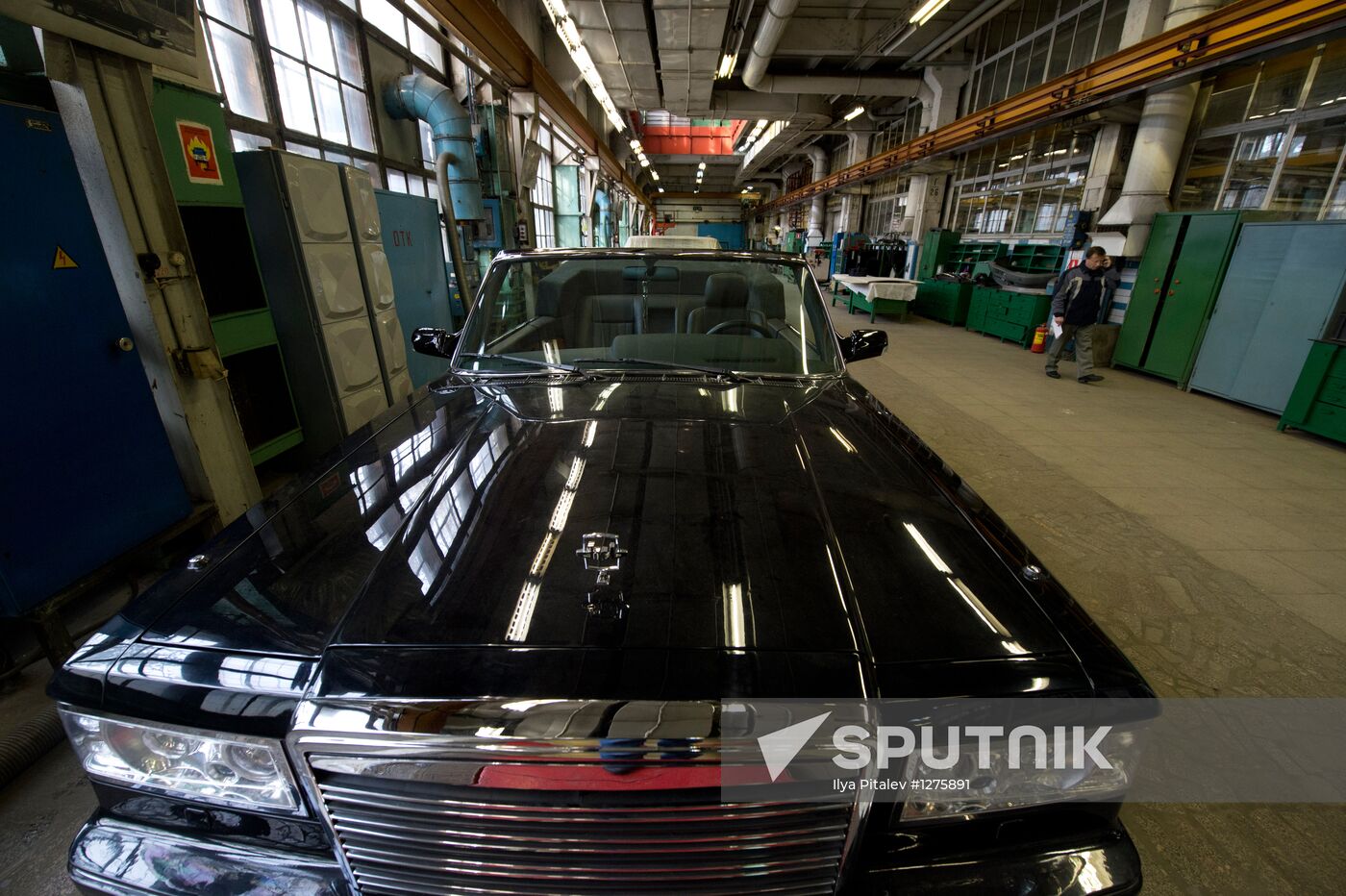 Manufacture of limousines at AMO ZiL factory