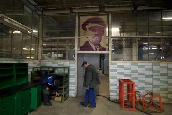 Manufacture of limousines at AMO ZiL factory