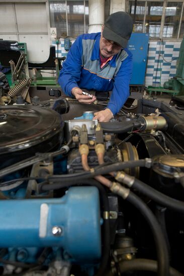 Manufacture of limousines at AMO ZiL factory