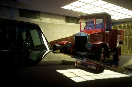 Manufacture of limousines at AMO ZiL factory