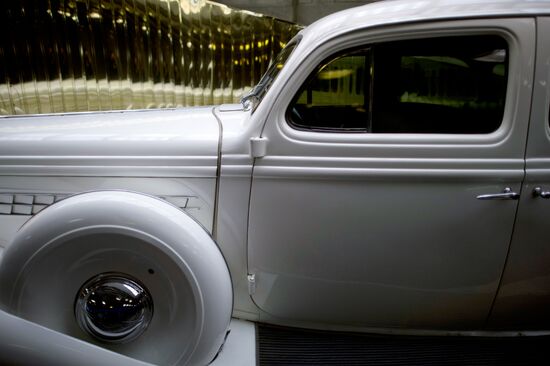 Manufacture of limousines at AMO ZiL factory