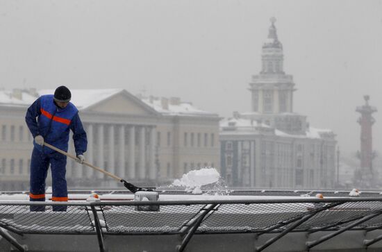 Heavy snowfall in St. Petersburg