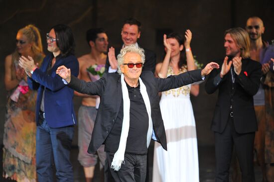 Premiere of Notre Dame de Paris musical's original version