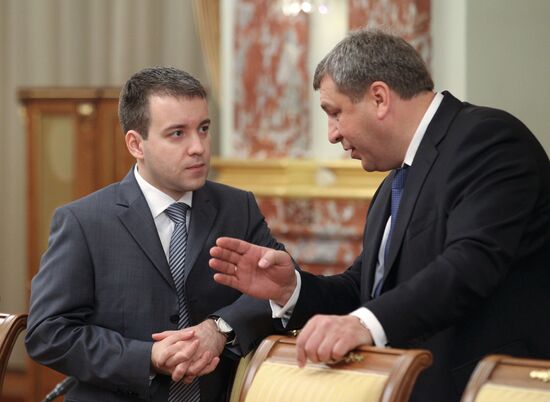Dmitry Medvedev chairs Russian Government meeting