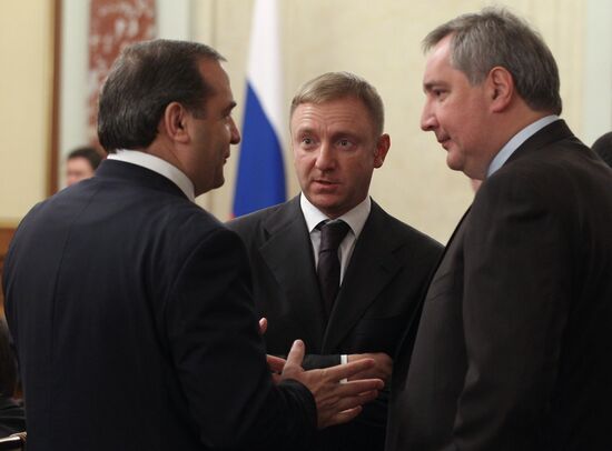 Dmitry Medvedev chairs Russian Government meeting
