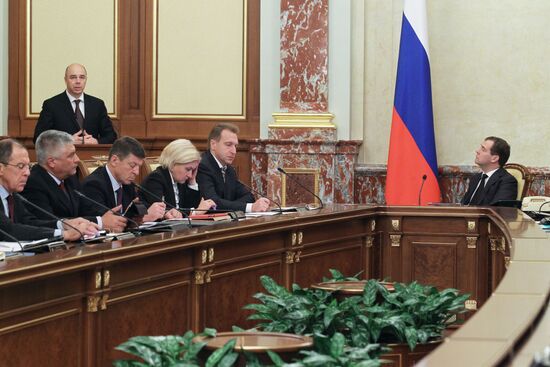 Dmitry Medvedev chairs Russian Government meeting