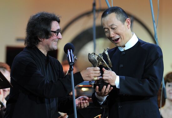 Shostakovich award presented to composer Tan Dun