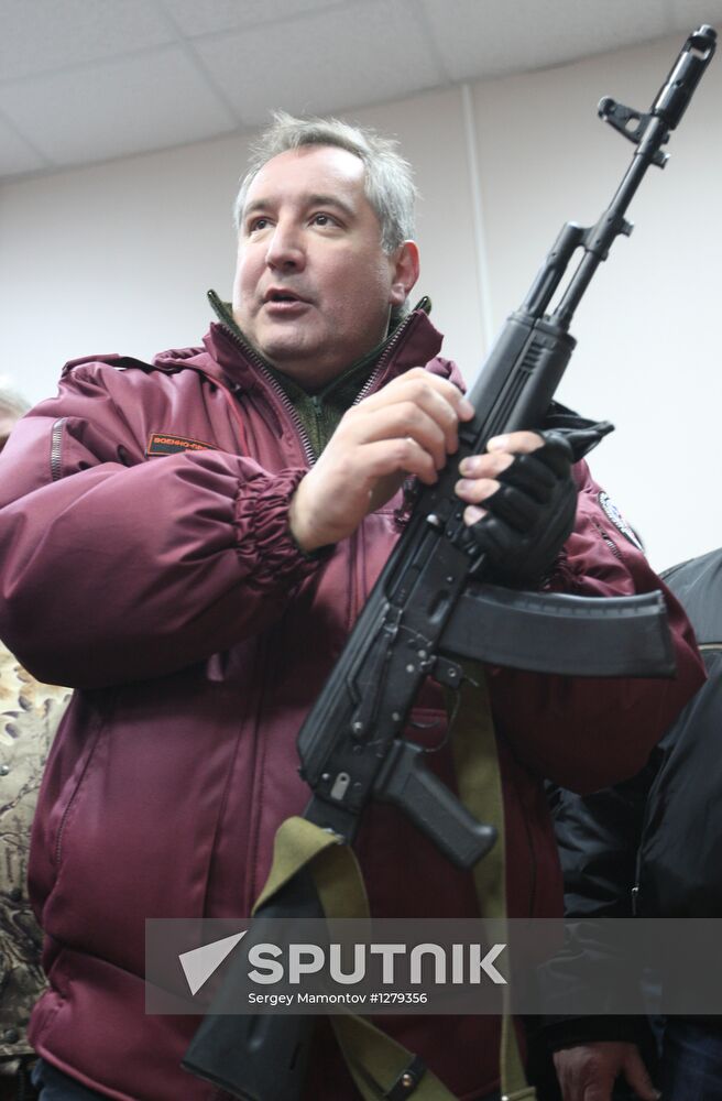 Dmitry Rogozin visits TSNIITOCHMASH near Moscow