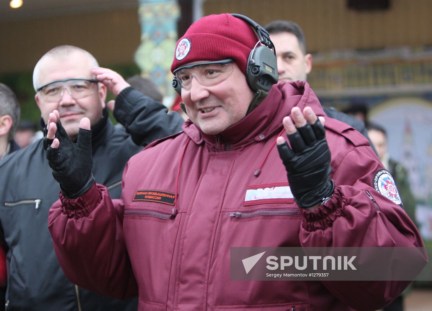 Dmitry Rogozin visits TSNIITOCHMASH near Moscow