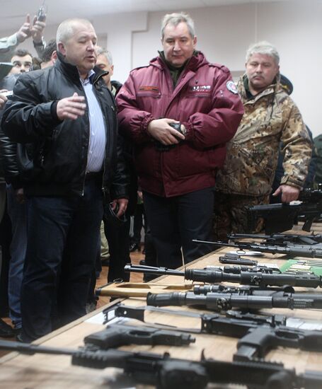 Dmitry Rogozin visits TSNIITOCHMASH near Moscow