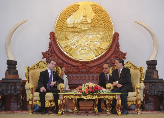 Dmitry Medvedev meets with Laotian top officials