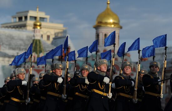 Dress rehearsal for march honoring anniversary of 1941 parade