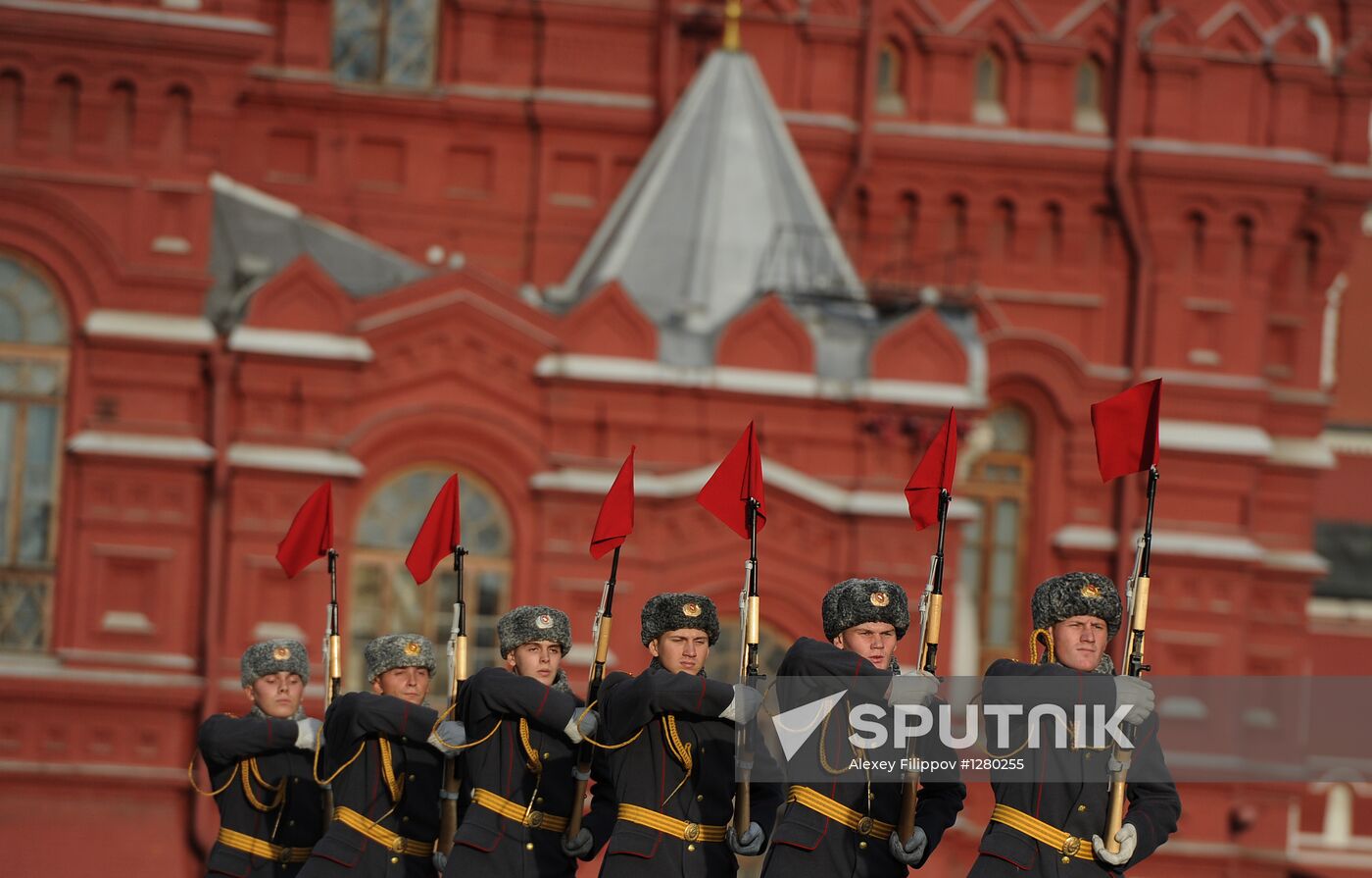 Full rehearsal of march to mark 1941 parade anniversary